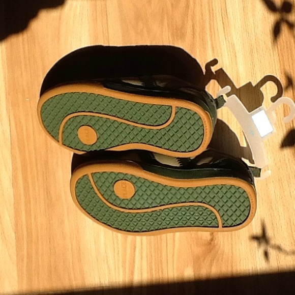 Children's Place sneakers - Picture 3 of 3